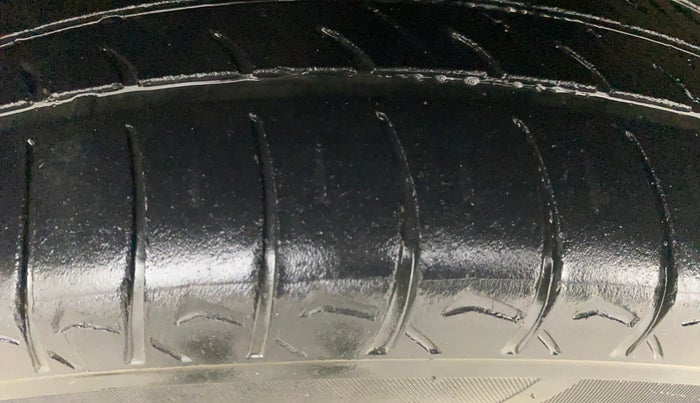 2016 Maruti Wagon R 1.0 VXI AMT, Petrol, Automatic, 99,394 km, Left Front Tyre Tread