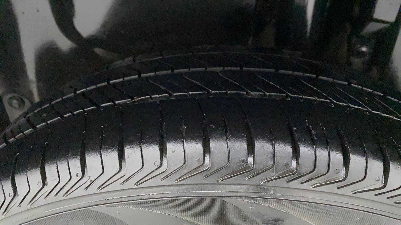 2014 Maruti Swift Dzire VXI, Petrol, Manual, 84,350 km, Left Rear Tyre Tread