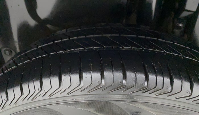 2014 Maruti Swift Dzire VXI, Petrol, Manual, 84,350 km, Left Rear Tyre Tread