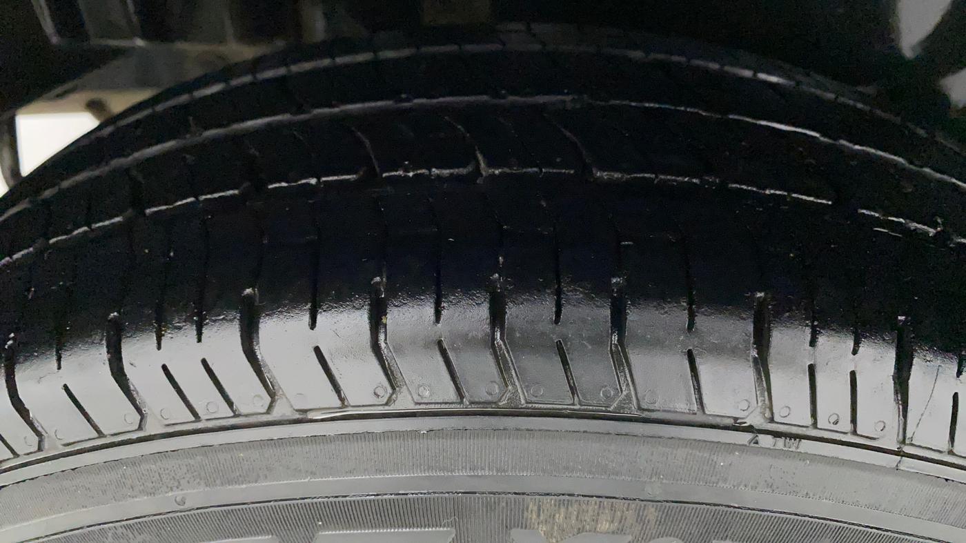2014 Maruti Swift Dzire VXI, Petrol, Manual, 84,350 km, Right Rear Tyre Tread