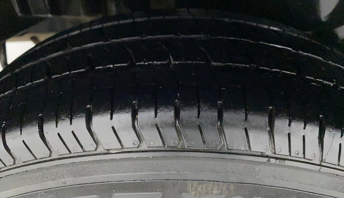 2014 Maruti Swift Dzire VXI, Petrol, Manual, 84,350 km, Right Rear Tyre Tread