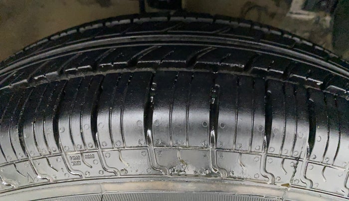 2014 Maruti Swift Dzire VXI, Petrol, Manual, 84,350 km, Right Front Tyre Tread