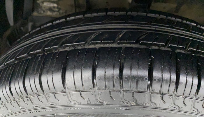 2014 Maruti Swift Dzire VXI, Petrol, Manual, 84,350 km, Left Front Tyre Tread