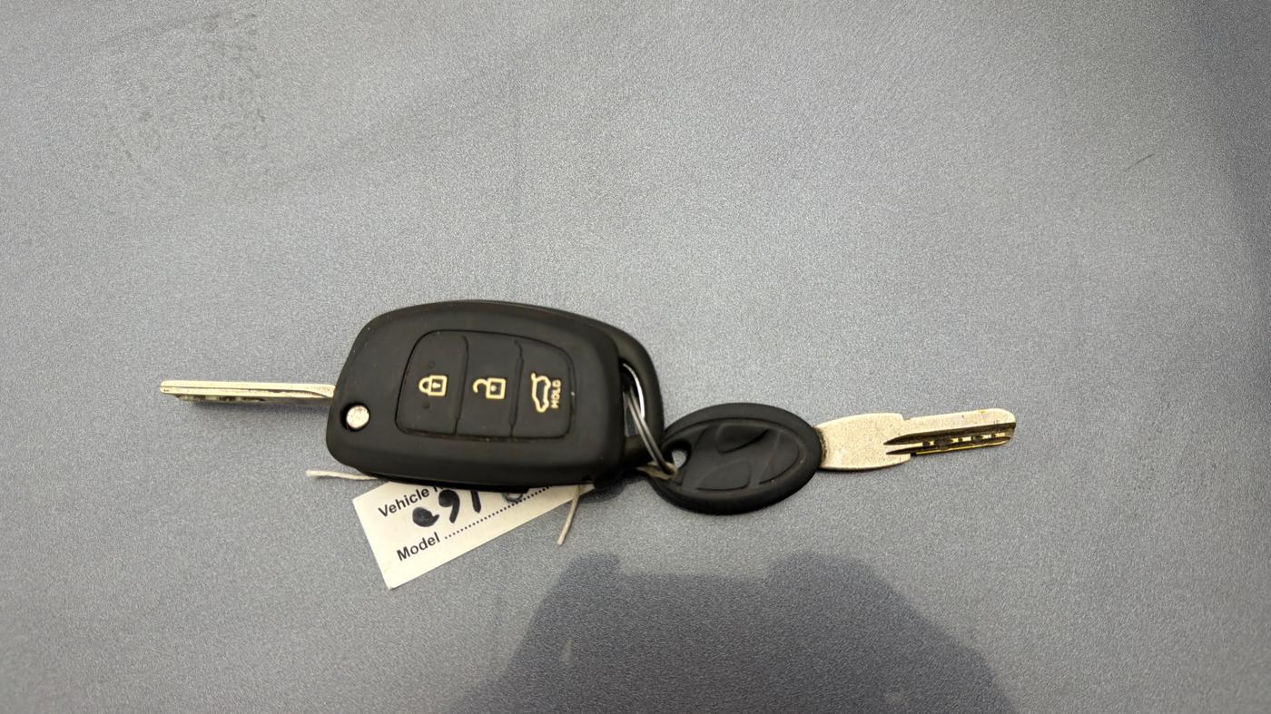 2015 Hyundai Verna FLUIDIC 4S 1.6 VTVT S, Petrol, Manual, 74,454 km, Key Close Up