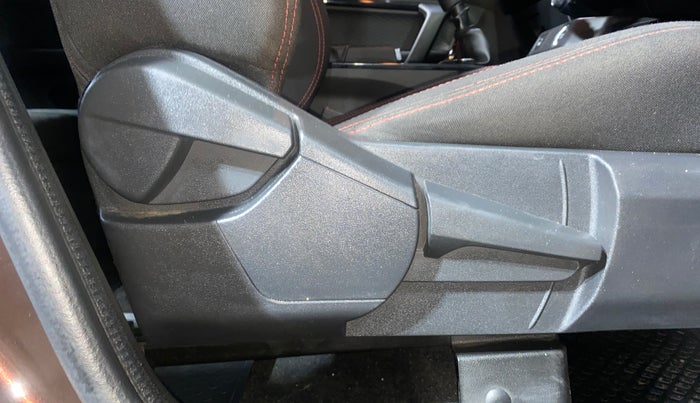2022 Renault Kiger RXZ MT, Petrol, Manual, 10,893 km, Driver Side Adjustment Panel