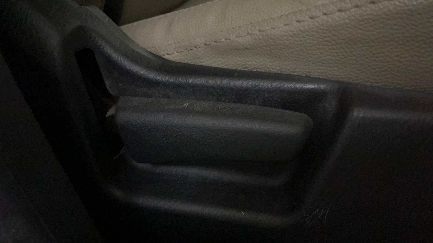 2022 Maruti Alto LXI O, Petrol, Manual, 65,263 km, Driver Side Adjustment Panel
