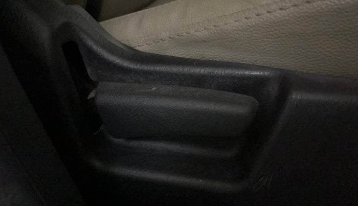 2022 Maruti Alto LXI O, Petrol, Manual, 65,263 km, Driver Side Adjustment Panel