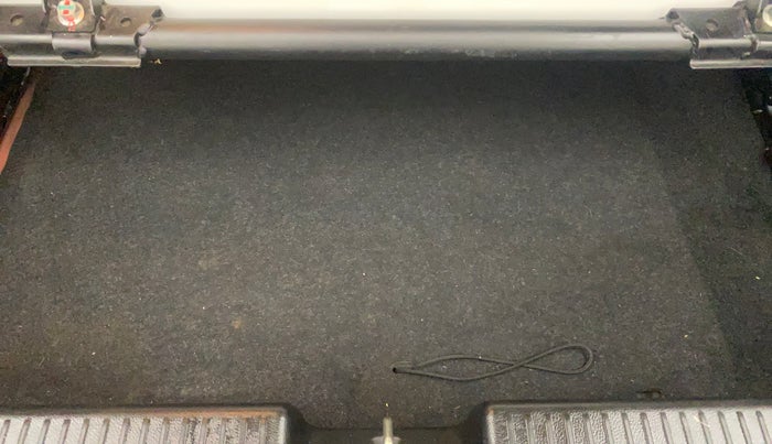 2022 Maruti Dzire ZXI CNG, CNG, Manual, 26,859 km, Boot Inside