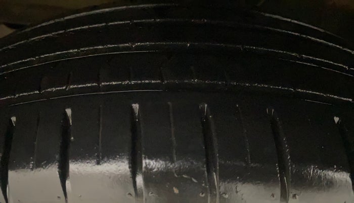2022 Maruti Dzire ZXI CNG, CNG, Manual, 26,859 km, Left Front Tyre Tread
