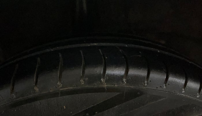 2021 Hyundai GRAND I10 NIOS SPORTZ 1.2 KAPPA VTVT CNG, CNG, Manual, 73,388 km, Right Rear Tyre Tread