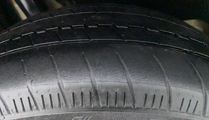 2019 Maruti Dzire ZDI Plus, Diesel, Manual, 64,732 km, Right Front Tyre Tread