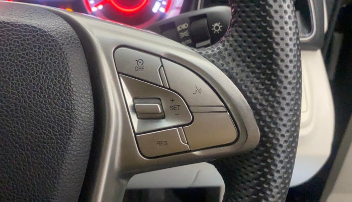 2022 Mahindra XUV300 W8 (O) 1.2 PETROL, Petrol, Manual, 33,154 km, Adaptive Cruise Control