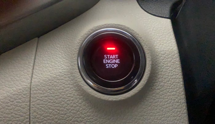 2022 Mahindra XUV300 W8 (O) 1.2 PETROL, Petrol, Manual, 33,154 km, Keyless Start/ Stop Button