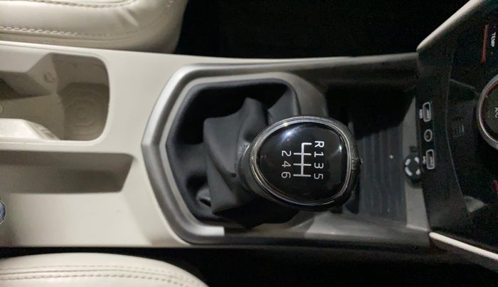 2022 Mahindra XUV300 W8 (O) 1.2 PETROL, Petrol, Manual, 33,154 km, Gear Lever