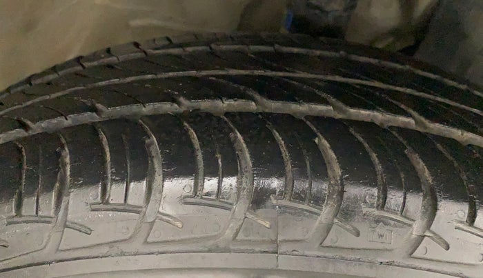 2019 Maruti New Wagon-R VXI 1.0 AMT, Petrol, Automatic, 30,643 km, Right Front Tyre Tread