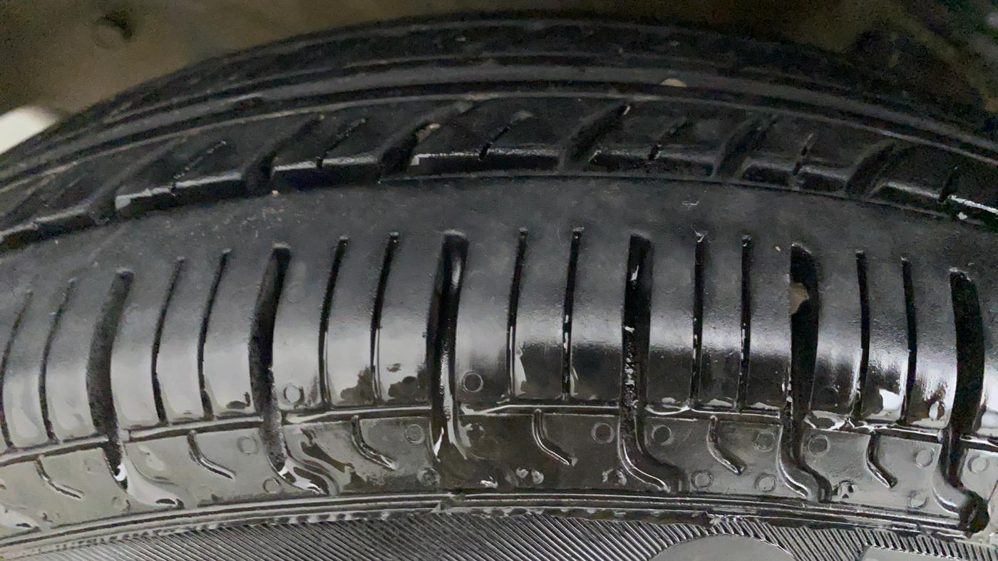 2016 Maruti Alto 800 LXI, Petrol, Manual, 25,279 km, Right Rear Tyre Tread