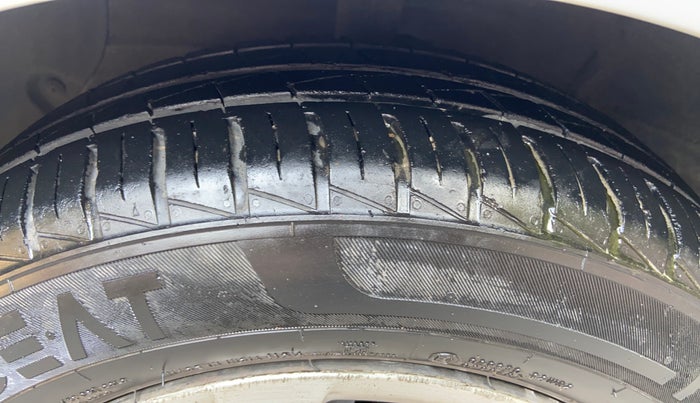 2014 Hyundai Grand i10 SPORTZ 1.2 KAPPA VTVT, Petrol, Manual, 32,024 km, Left Front Tyre Tread