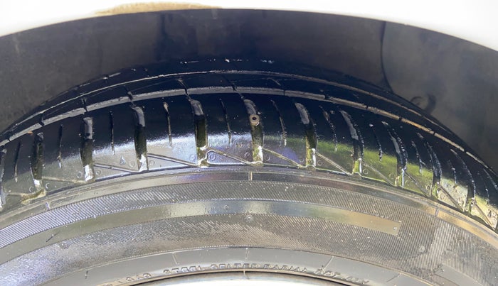 2014 Hyundai Grand i10 SPORTZ 1.2 KAPPA VTVT, Petrol, Manual, 32,024 km, Right Front Tyre Tread