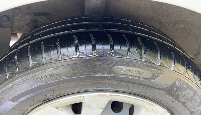 2014 Hyundai Grand i10 SPORTZ 1.2 KAPPA VTVT, Petrol, Manual, 32,024 km, Right Rear Tyre Tread