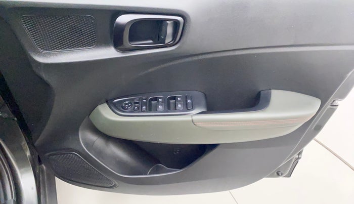 2020 Hyundai VENUE SX 1.0 (O) TURBO, Petrol, Manual, 29,549 km, Driver Side Door Panels Control