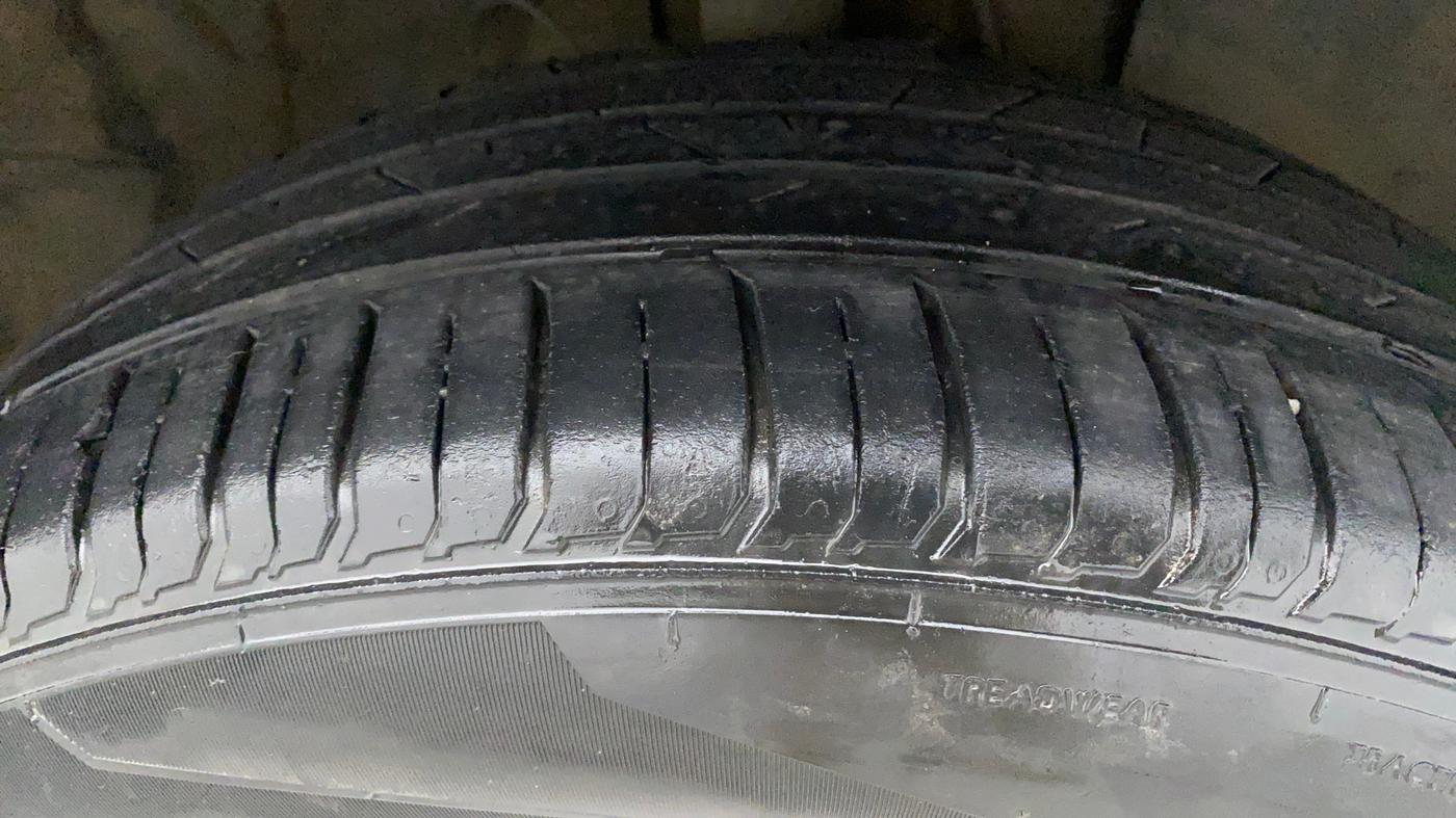 2020 Hyundai VENUE SX 1.0 (O) TURBO, Petrol, Manual, 29,549 km, Right Front Tyre Tread