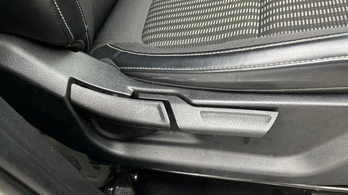 2022 KIA CARENS PRESTIGE 1.5 DIESEL 7 STR, Diesel, Manual, 53,417 km, Driver Side Adjustment Panel