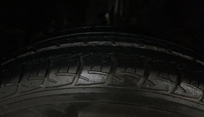 2017 Maruti Baleno DELTA PETROL 1.2, Petrol, Manual, 30,806 km, Right Front Tyre Tread