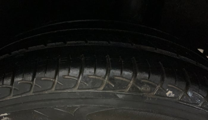 2017 Maruti Baleno DELTA PETROL 1.2, Petrol, Manual, 30,806 km, Left Rear Tyre Tread