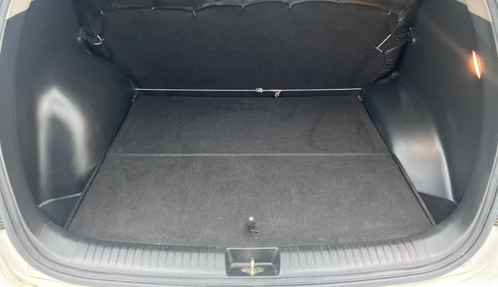 2018 Hyundai Creta 1.6 E + VTVT, Petrol, Manual, 23,957 km, Boot Inside