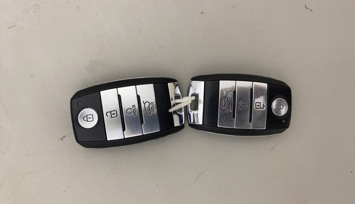 2022 KIA SONET HTX 1.5, Diesel, Manual, 51,907 km, Key Close Up