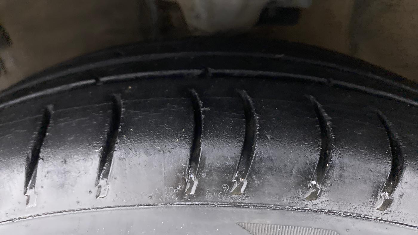 2011 Hyundai i10 SPORTZ 1.2 KAPPA2, Petrol, Manual, 76,215 km, Left Front Tyre Tread