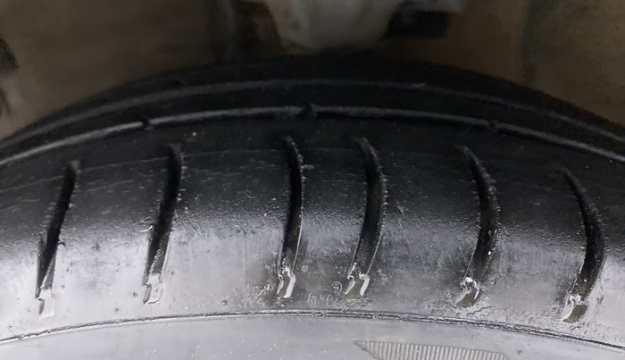 2011 Hyundai i10 SPORTZ 1.2 KAPPA2, Petrol, Manual, 76,215 km, Left Front Tyre Tread