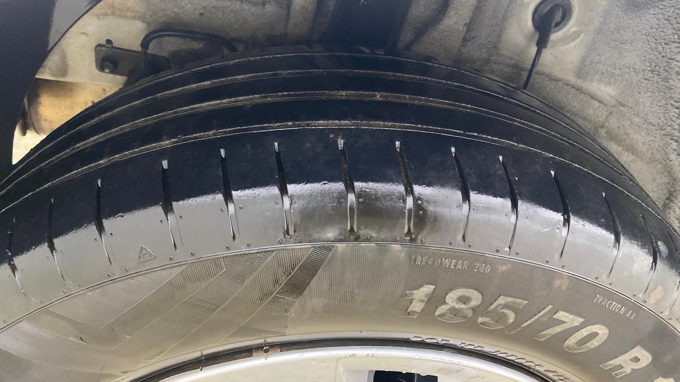 2018 Hyundai Elite i20 MAGNA EXECUTIVE 1.2, Petrol, Manual, 49,116 km, Right Rear Tyre Tread
