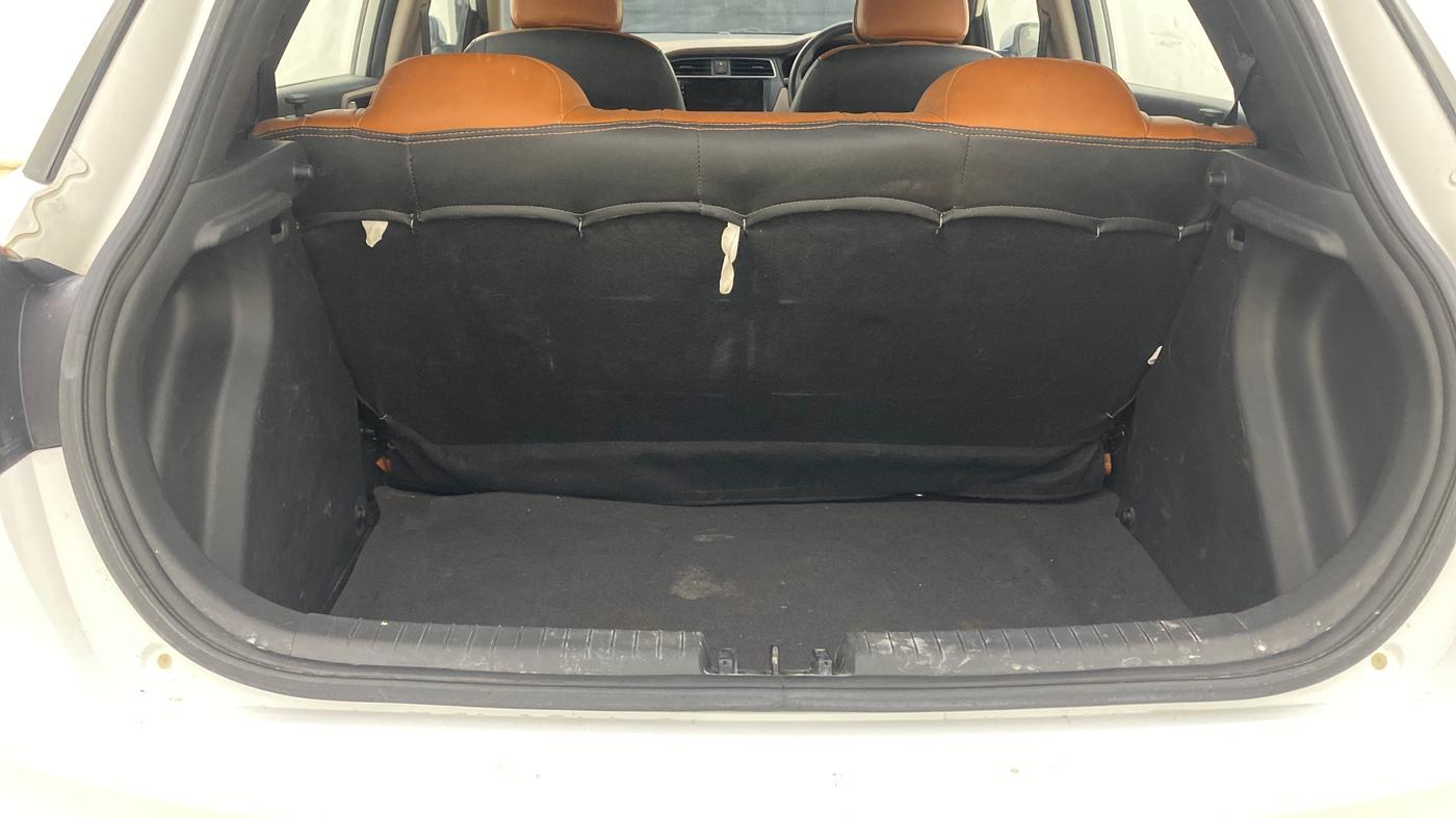 2018 Hyundai Elite i20 MAGNA EXECUTIVE 1.2, Petrol, Manual, 49,116 km, Boot Inside