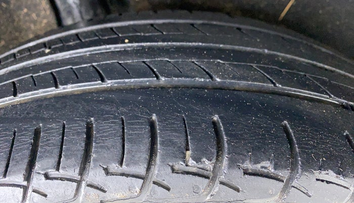2016 Maruti Baleno DELTA PETROL 1.2, Petrol, Manual, 51,415 km, Right Rear Tyre Tread