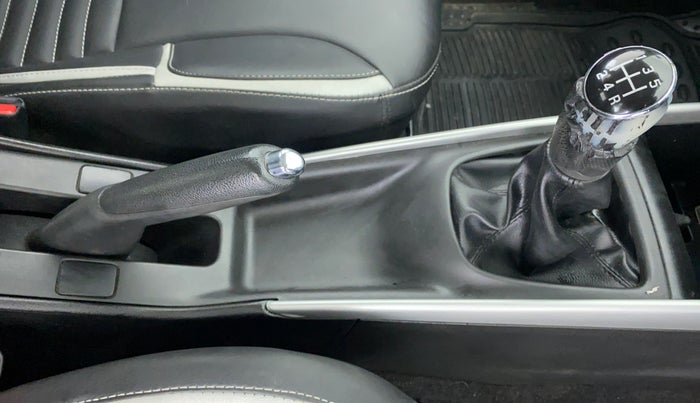 2016 Maruti Baleno DELTA PETROL 1.2, Petrol, Manual, 51,415 km, Gear Lever