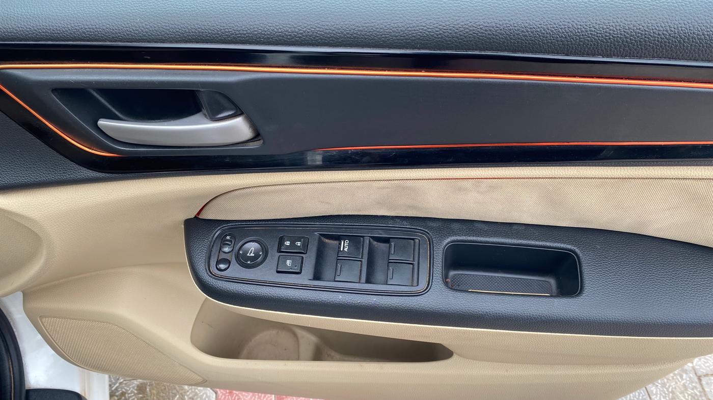 2018 Honda Amaze 1.2L I-VTEC V, Petrol, Manual, 98,891 km, Driver Side Door Panels Control