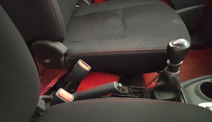 2016 Datsun Redi Go T (O), Petrol, Manual, 69,695 km, Gear Lever