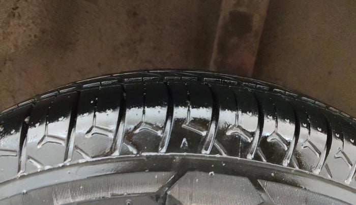 2016 Datsun Redi Go T (O), Petrol, Manual, 69,695 km, Left Rear Tyre Tread