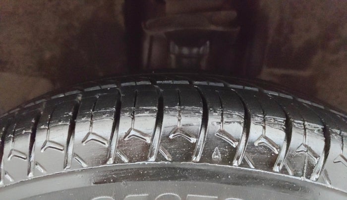 2016 Datsun Redi Go T (O), Petrol, Manual, 69,695 km, Right Front Tyre Tread