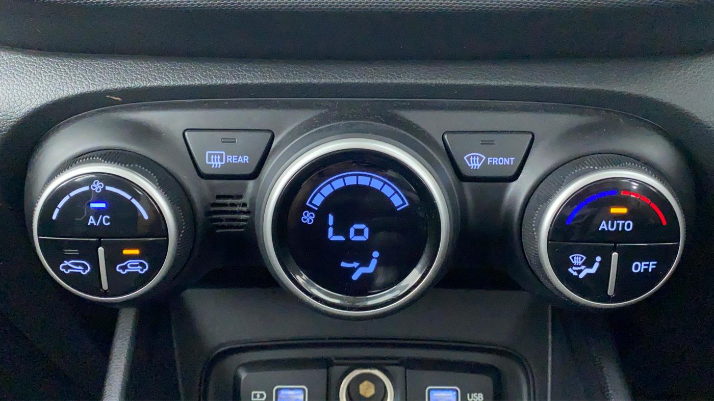 2021 Hyundai VENUE 1.0 turbo GDI IMT SX O, Petrol, Manual, 5,642 km, Automatic Climate Control