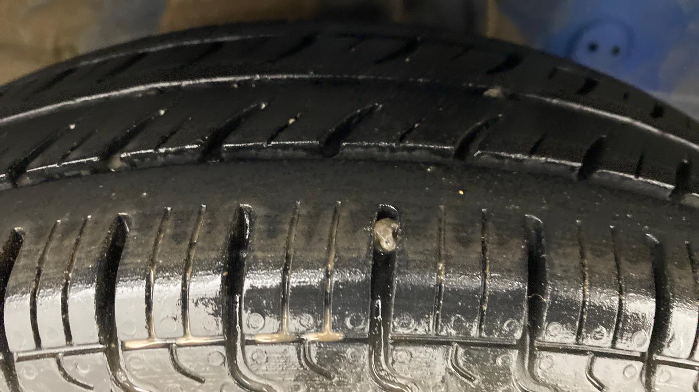 2013 Hyundai Eon D LITE PLUS, Petrol, Manual, 91,417 km, Right Front Tyre Tread