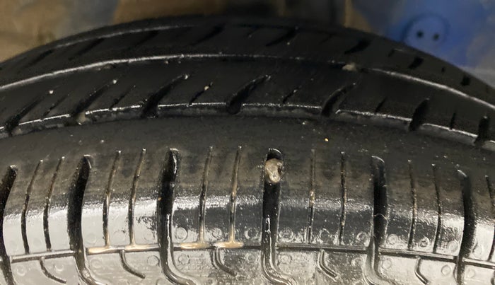 2013 Hyundai Eon D LITE PLUS, Petrol, Manual, 91,417 km, Right Front Tyre Tread
