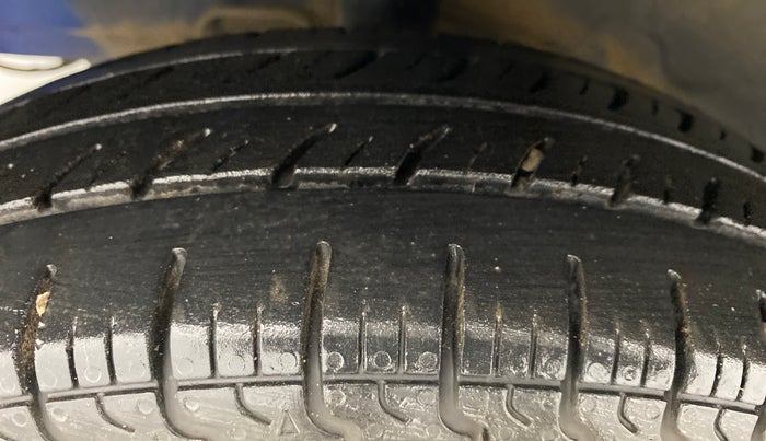 2013 Hyundai Eon D LITE PLUS, Petrol, Manual, 91,417 km, Left Front Tyre Tread