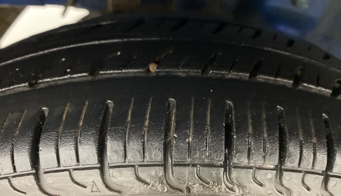 2013 Hyundai Eon D LITE PLUS, Petrol, Manual, 91,417 km, Right Rear Tyre Tread