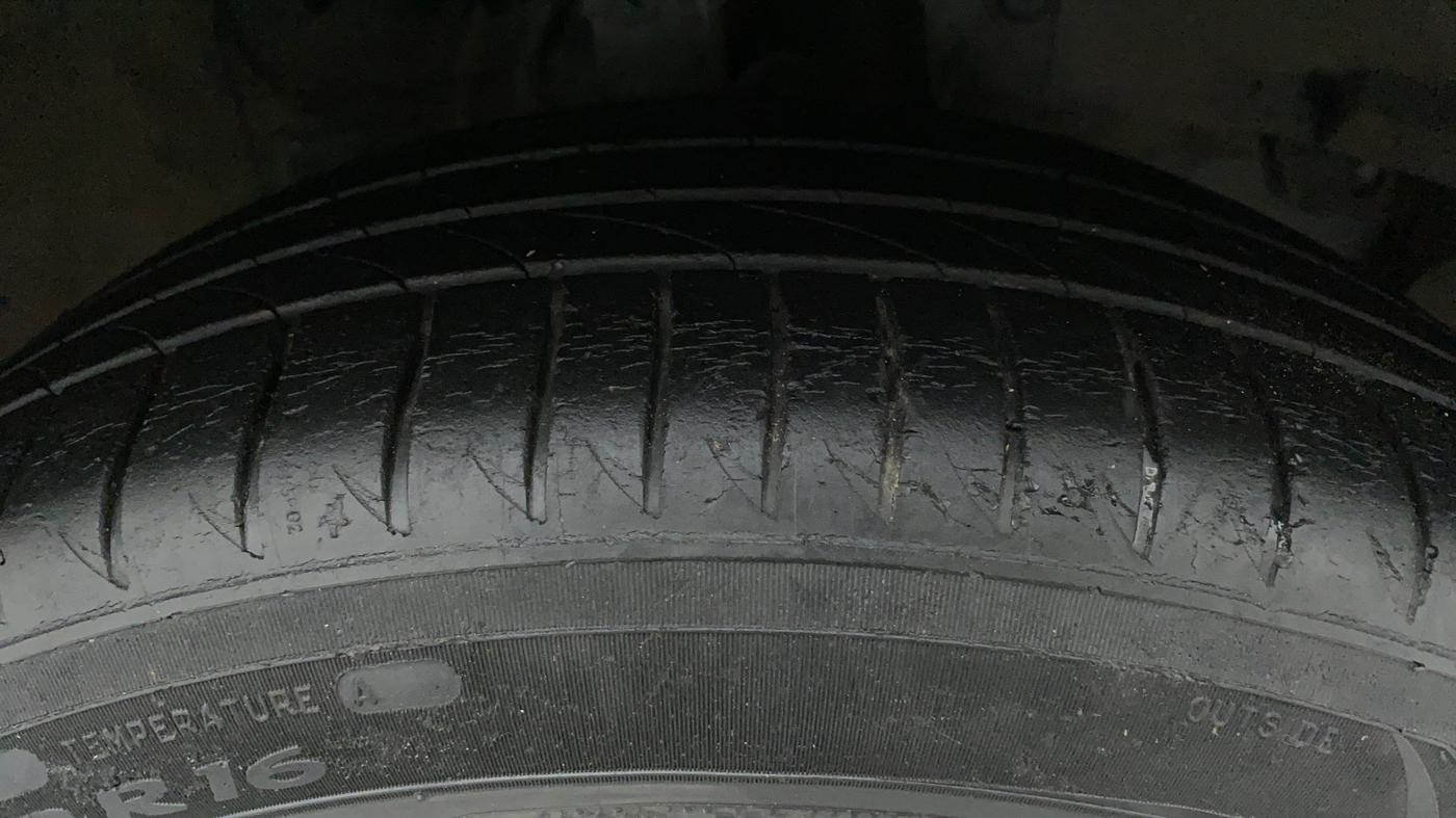 2017 Honda WR-V 1.2 i-VTEC VX MT, Petrol, Manual, 50,170 km, Right Front Tyre Tread