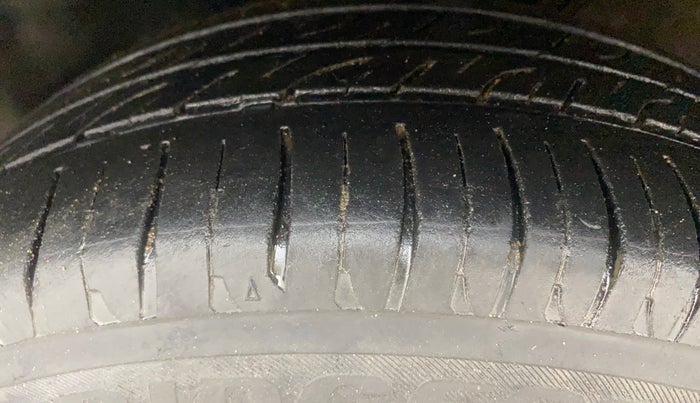 2016 Volkswagen Ameo HIGHLINE PLUS 1.5L AT 16 ALLOY, Diesel, Automatic, 1,32,884 km, Left Front Tyre Tread