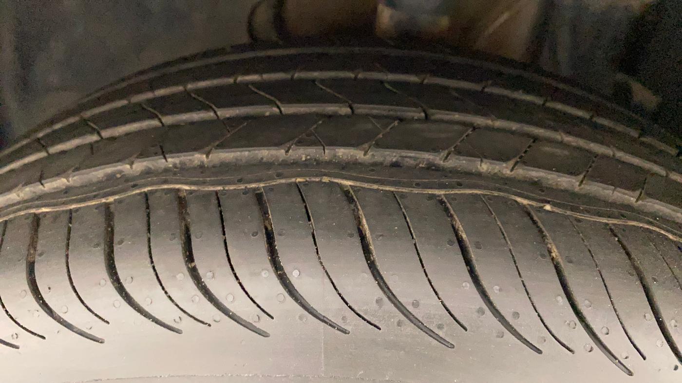 2020 Tata ALTROZ XZ PETROL, Petrol, Manual, 35,835 km, Left Front Tyre Tread