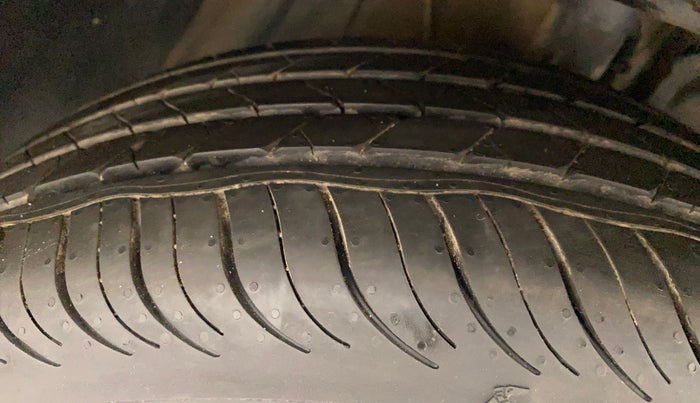 2020 Tata ALTROZ XZ PETROL, Petrol, Manual, 35,835 km, Right Front Tyre Tread