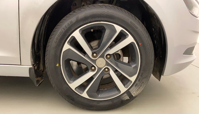 2020 Tata ALTROZ XZ PETROL, Petrol, Manual, 35,835 km, Right Front Wheel